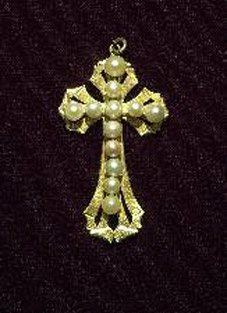 croix de perles fines